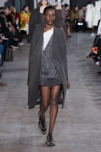 Look 28
